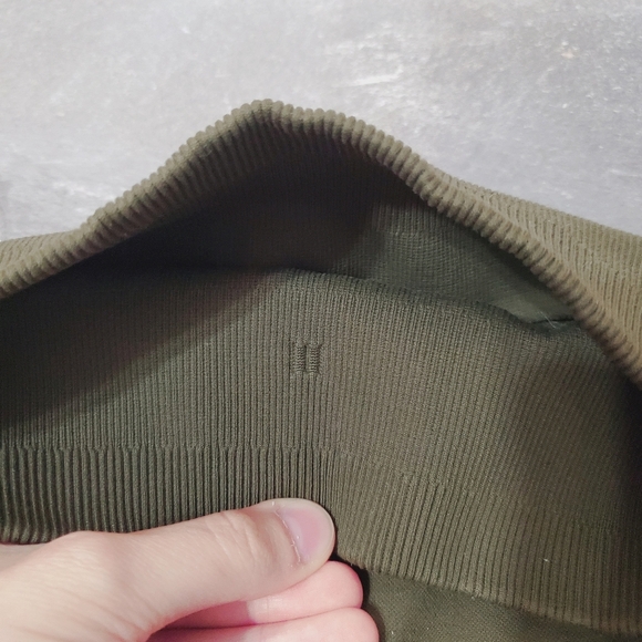 Lululemon High Rise Crop Olive Green Leggings. 16" Inseam. Size 8 (3 bars). - Picture 5 of 7